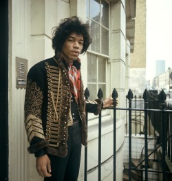 twixnmix: Jimi Hendrix photographed by Petra Niemeier at 34 Montagu