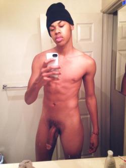 nudeselfshots-blackmen.tumblr.com/post/119313561242/