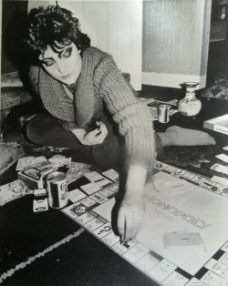 catzrgray:  Siouxsie playing Monopoly 