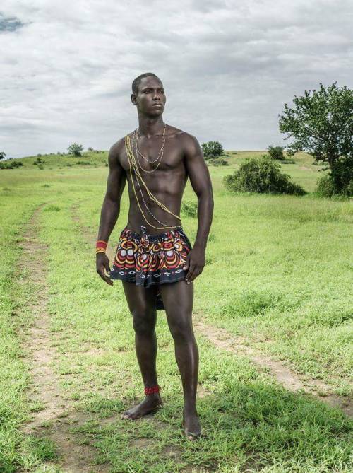 emotanreincarnated:  kamilamb:  Antônio Chimbamba,  Mister Angola 2015  Jesos!!!!