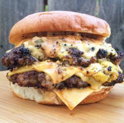 yummyfoooooood:  Double Cheeseburger 