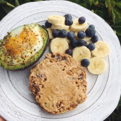 goodhealthgoodvibes:  Breakfast! an egg cracked in half an avocado