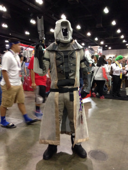 SOMEONE COSPLAYED AS A WARLOCK!!! My god, I wanna do this costume