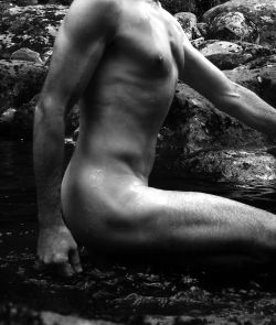 nudusforis:  Autumn morning at the river. Leave your clothes