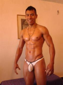 guillermin1980:  exquisito cuerpo, morenazo de fuegooooo¡¡¡¡ me