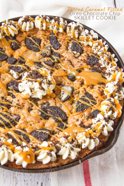 sweetoothgirl:    SALTED CARAMEL FILLED OREO CHOCOLATE CHIP SKILLET