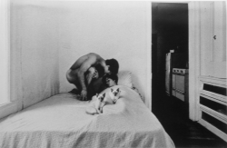 tamburina:  Duane Michals, Untitled (Couple with cats)