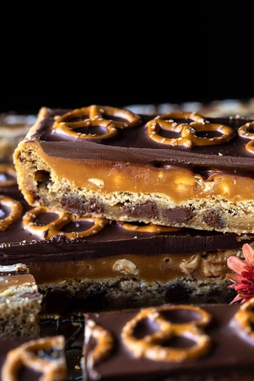 sweetoothgirl:  Salted Pretzel Chocolate Chip Cookie Snickers