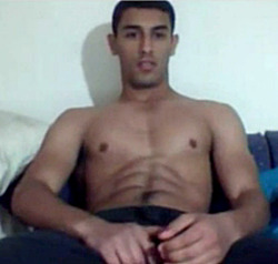 roaminfan-two:  Very cute Moroccan with nice dick !!! Yuuummmm