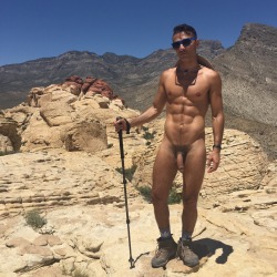nuetnaturel:  lukehass:  The best way to hike is in your birthday suit ;) #hike #snap #lukehass  nuetnaturel - naked and natural 