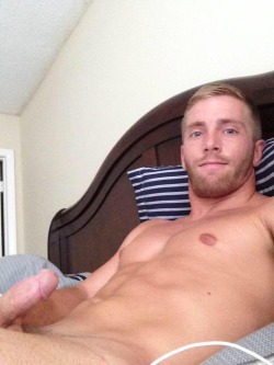 amantedelcazzo:  Horny shaved blond guy. Don’t miss my Archive