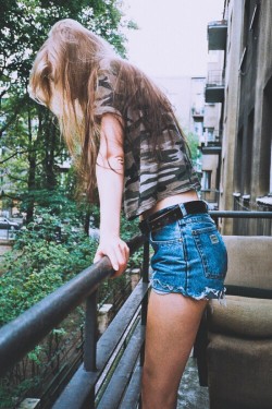 tbdressfashion:  cool shorts        blouse 