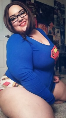 fortheloveoftummy:  She got my man of steel up   Damn so cute