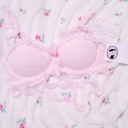 dollsofthevalley:  funeraldreams:finally got this adorable bra