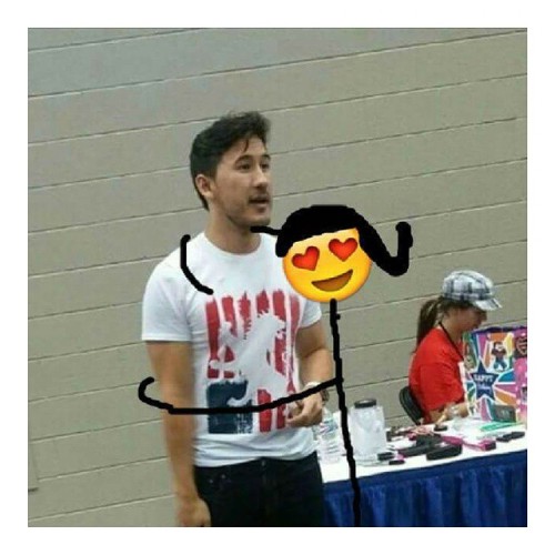 you-are-a-timelord-sherlock:  LOOK GUYS I MET MARK, ON MY BIRTHDAY CAN YOU BELIEVE IT?! 