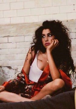 satanshoe:  rip amy 9/14/83 — 7/23/11 