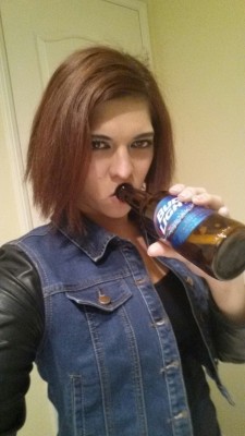 kendradesires:   This photo brought to you by bud light and cool