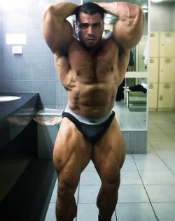Makes me wish that these massive legs, and arms were wrapped