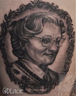 fuckyeahtattoos:  Robin Williams as Mrs Doubtfire by D’Lacie