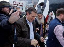 agoodcartoon:  darkporc:  Vermin Supreme asking Ted Cruz if waterboarding