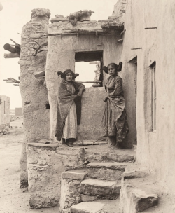 kvetchlandia:Frederick Monsen     Hopi Girls, Sichomovi, First
