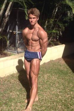 muscle-blue:  aussiemenundressed:  aussiemenundressed.tumblr.com      (via TumbleOn)