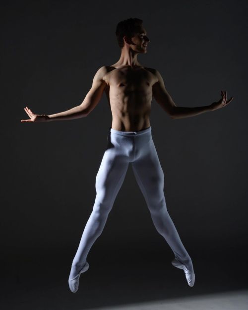 lovelyballetandmore: Hugo Fraresso    