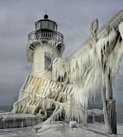 -moonshine-:  Frozen Lighthouses on Lake Michigan (more) 