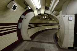 scavengedluxury:  Hampstead tube. London, October 2015.  