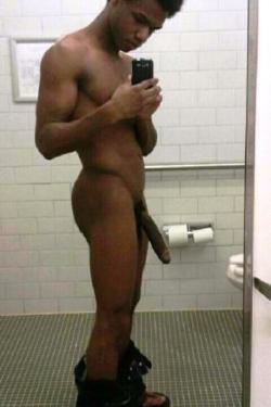 homotoiletsex:  Real men eat chocolate. 