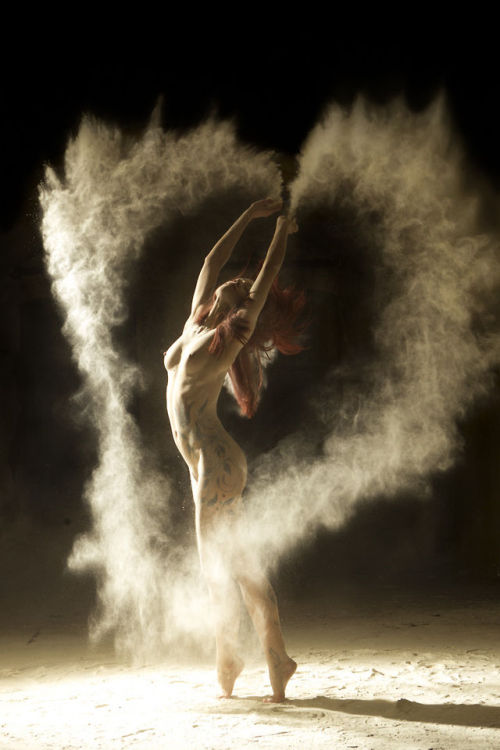 Nude dancing: Stardust.  naughtyirishgirl:  ladylanabanana:  Ludovic Florent’s series â€œPoussiÃ¨res dâ€™Ã©toilesâ€ (Stardust).Â   These are probably the most beautiful images Iâ€™ve ever posted. 