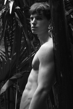 gonevirile:  Nathaniel Rooklyn by Richard Kranzin