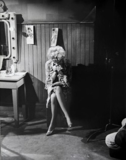 talesfromweirdland:Marilyn Monroe studying her lines for an upcoming