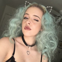 eeveestevie:  I like these 2 photos b/c even though they don’t
