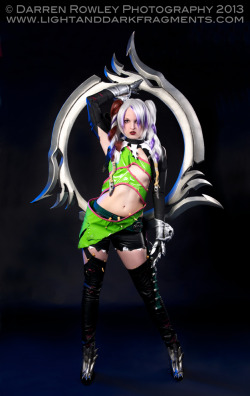 gagaalienqueen:  Heres the full shot of my Tira Cosplay! I made