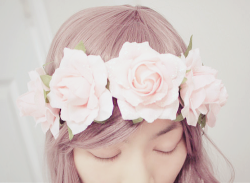 chickabiddy:  Pink Fairy Glitter Flower Crown from CreamPuffBunny~