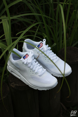 shoe-pornn:  Nike Air Max 90-Independence Day-White, our photography.