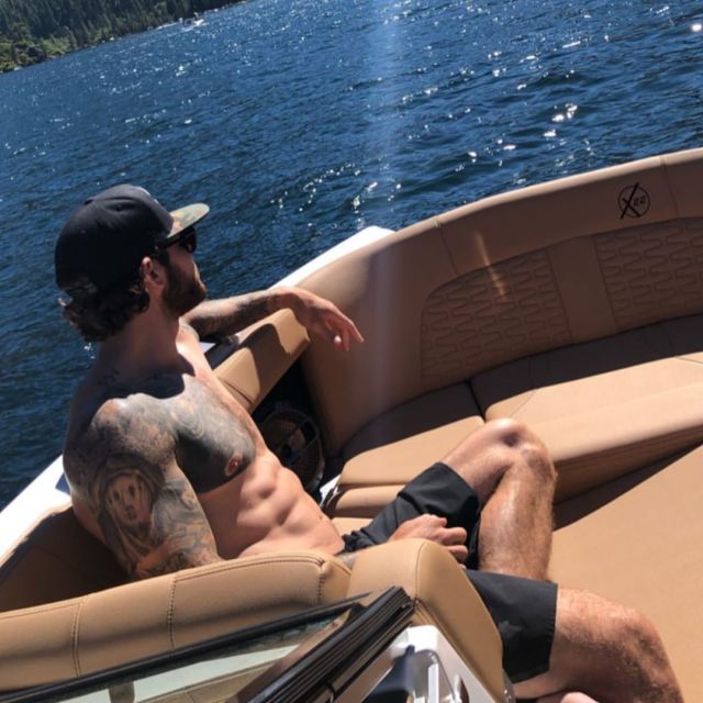 redbeardy:Tyler Seguin Sun god.