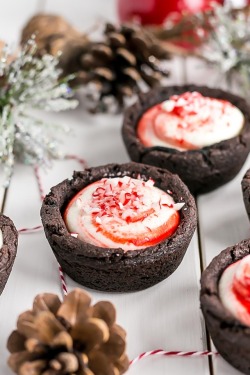 sweetoothgirl:  CHOCOLATE PEPPERMINT COOKIE CUPS