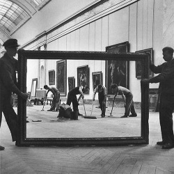 silfarione:  Workers at The Louvre, Paris. Photo by Pierre Jahan.