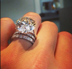 chanel-and-louboutins:  Dream engagement ring 😍 