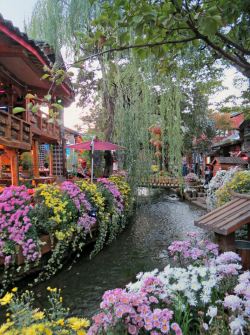 visitheworld:  Lijiang old town, Yunnan / China (by Linda de