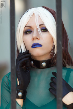 demoni:  chicheroines:  I Need YouRogue from X-Men, cosplay by