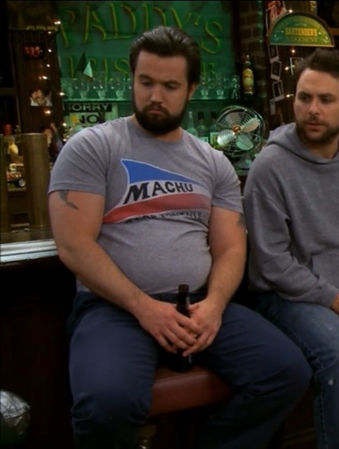 slimmer-than-youu:  noskinnyguysallowed:  So I’m just now getting to season 7 of this show and fat mac is so sexy 