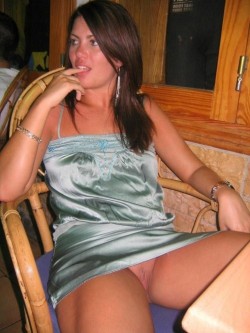 More nip slips and pussy slips pics at http://pussyslip.tumblr.com/