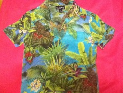 rabbitsduh:  THIS GIVEAWAY INCLUDES: 1. Size M tropical shirt