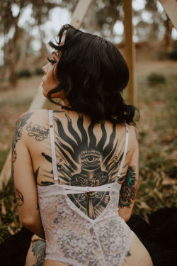 fuckyeahtattoos:  Black traditional back piece done by Mike D.