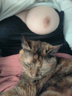 doogiskcid:Titty and a kitty