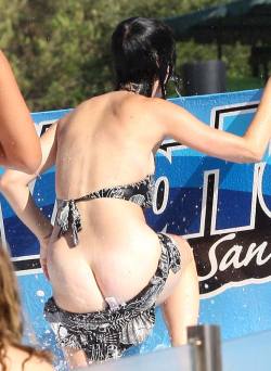 cruzingratiot:  Katy Perry ass crack