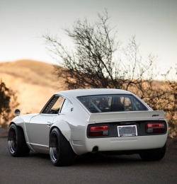 utwo:  Datsun 240 Z© yoshimichi / © reddit carporn